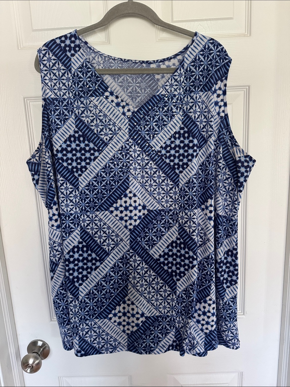 🏝️Catherines Blue and White Geometric Cold-Shoulder Top